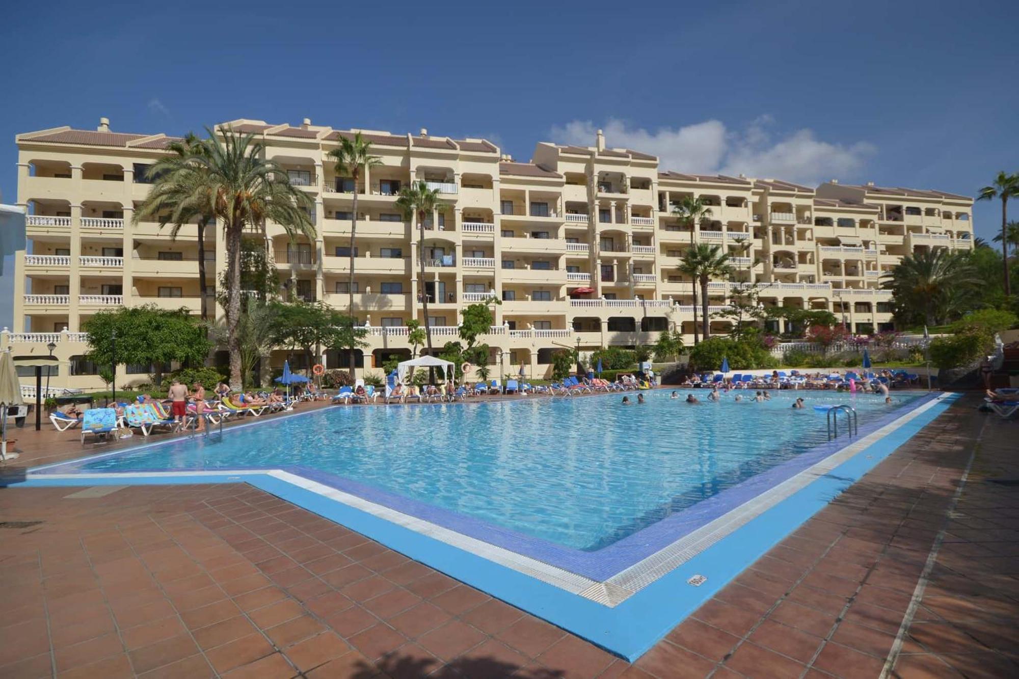 Castle Harbour 32 - One Bed Apartment *